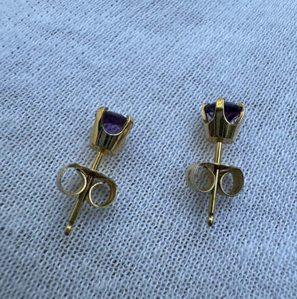 Vintage 14k Yellow Gold Stud Earrings with Amethyst Gemstone3