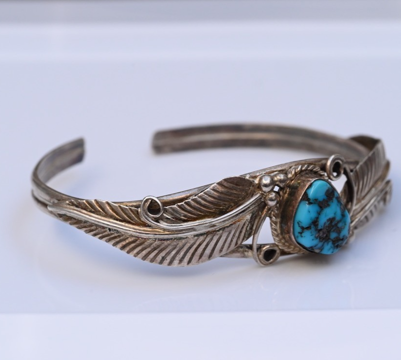 Wonderful Native American Sterling Silver Cuff Bracelet with Turquoise Gem2