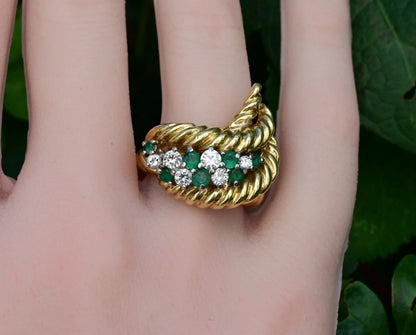 Gorgeous Vintage Designer Diamond & Emerald 18k Yellow Gold Ring6