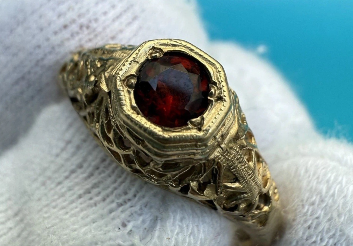 Super Attractive Antique Filigree 14k Yellow Gold Ring w/ Red Gem 5