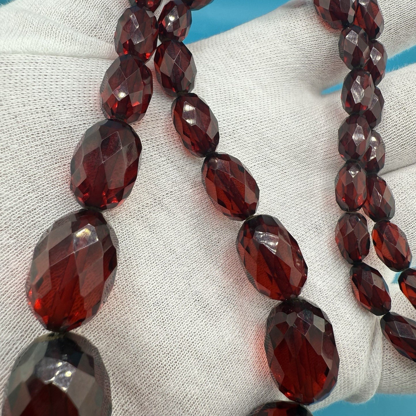 Antique / Vintage Art Deco Faceted Beaded Cherry Bakelite Necklace 44 Gram2
