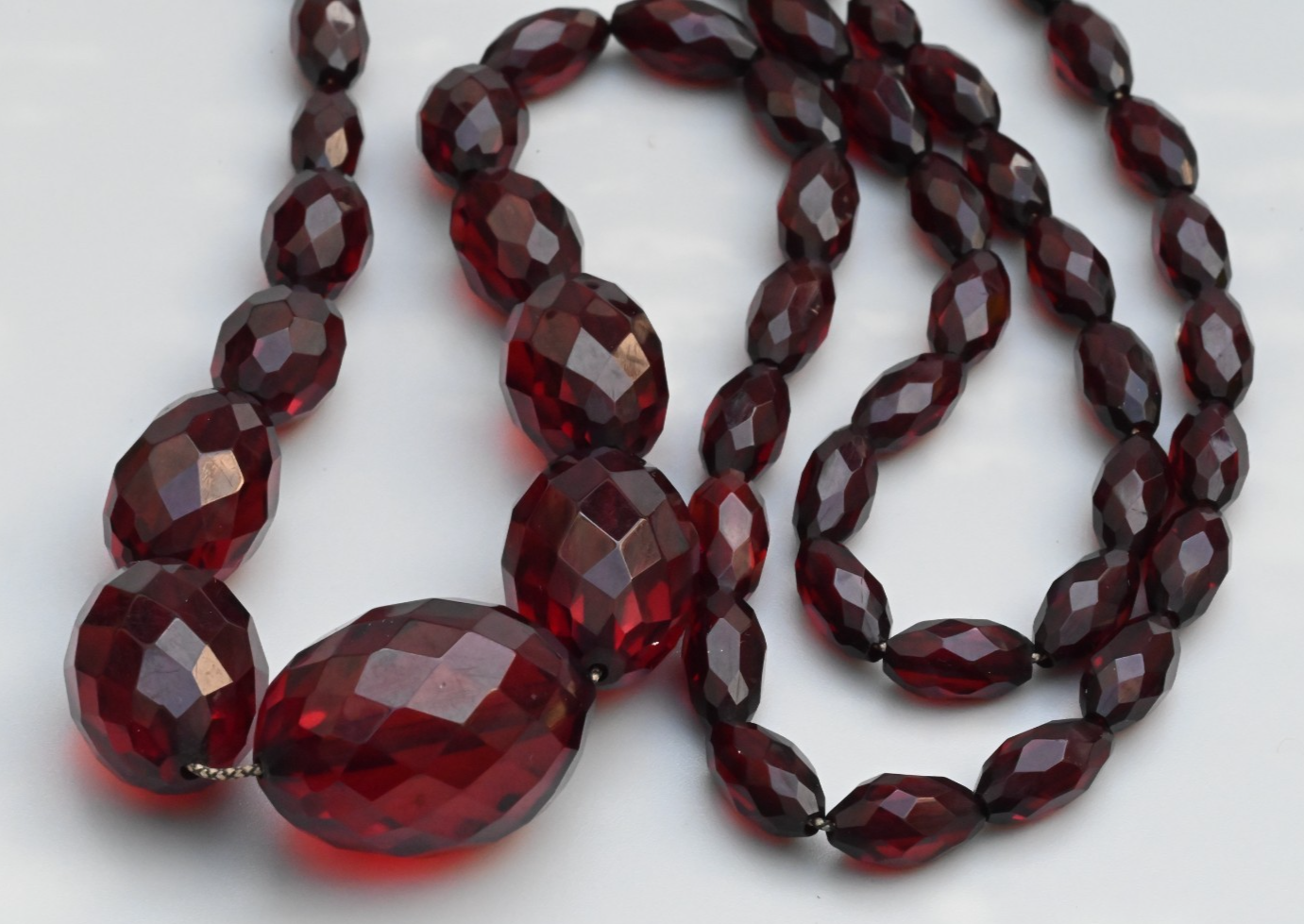 Lovely Antique / Vintage Art Deco Faceted Cherry Bakelite Beaded Necklace2