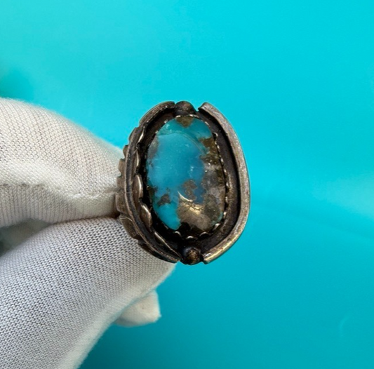 Beautiful Sterling Silver Southwest / Native American Ring w/ Turquoise Gem0
