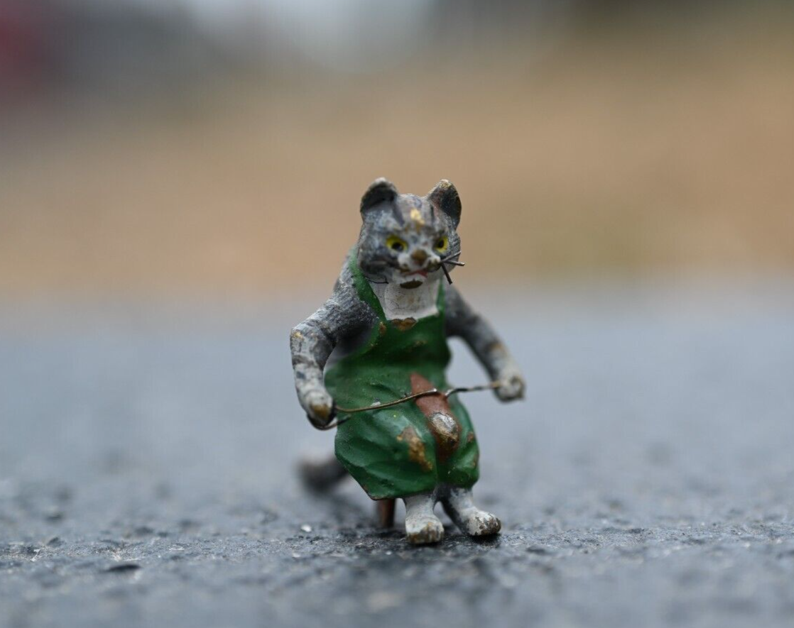 Awesome Antique Vienna Cold Painted Bronze Figure of Cobbler / Shoemaker Cat10