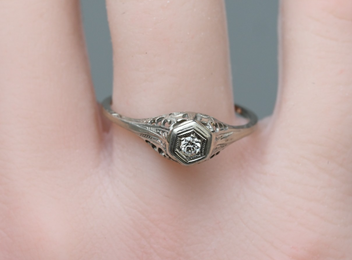 Beautiful Antique Art Deco Era 18k White Gold Filigree Ring with Diamond6