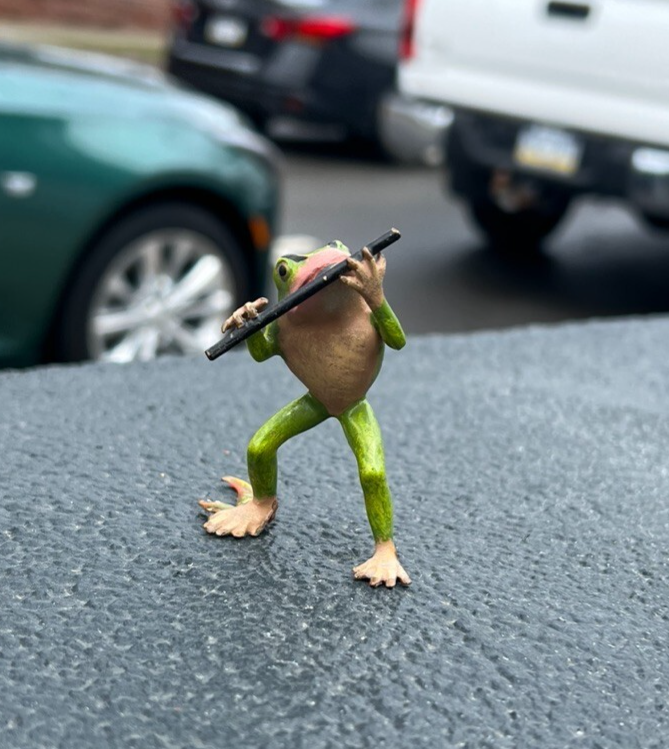 Cute Vintage 20th C. Austrian Vienna Cold Painted Musical Frog Flautist0