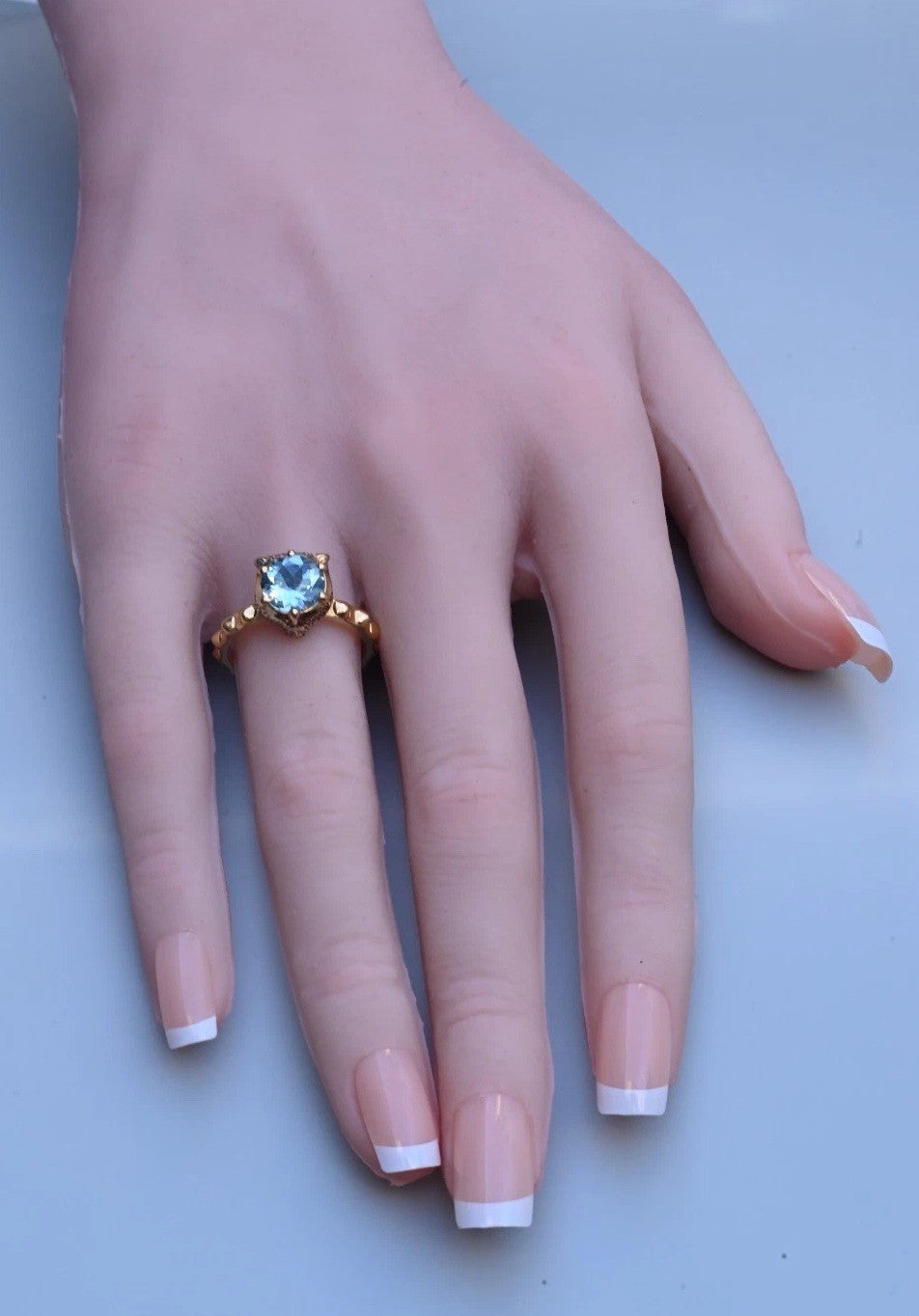 Gucci Le Marché des Merveilles Feline Head Ring in 18k Yellow Gold Diamond Eyes1