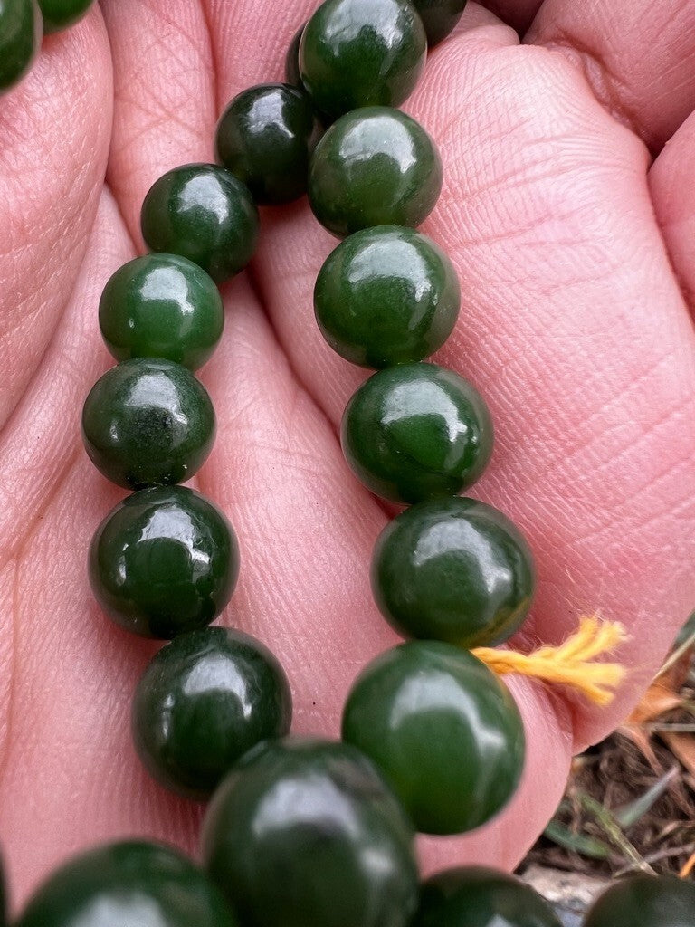 Small Green Antique / Vintage Spinach Natural Nephrite Jade Beaded Necklace7