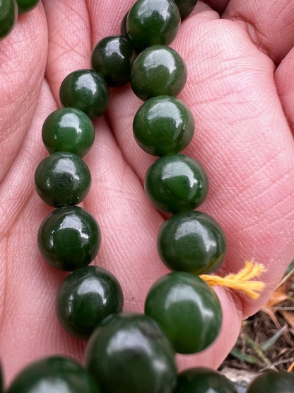 Small Green Antique / Vintage Spinach Natural Nephrite Jade Beaded Necklace7