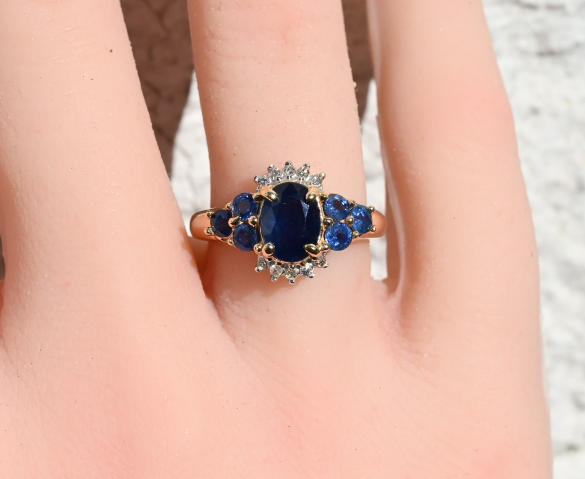 Lovely Natural Sapphire & Diamond Ring in 14K Yellow Gold1