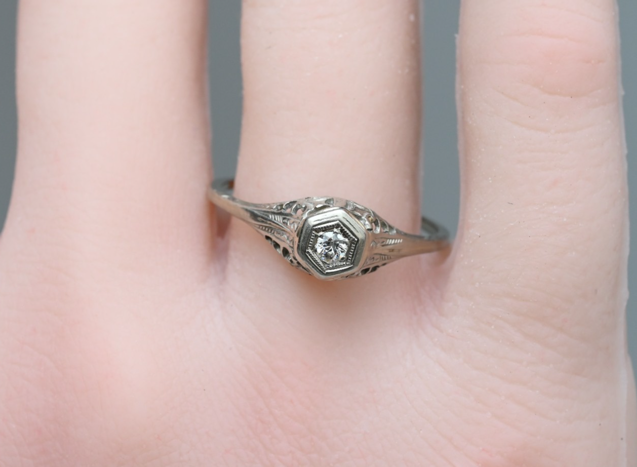Beautiful Antique Art Deco Era 18k White Gold Filigree Ring with Diamond2