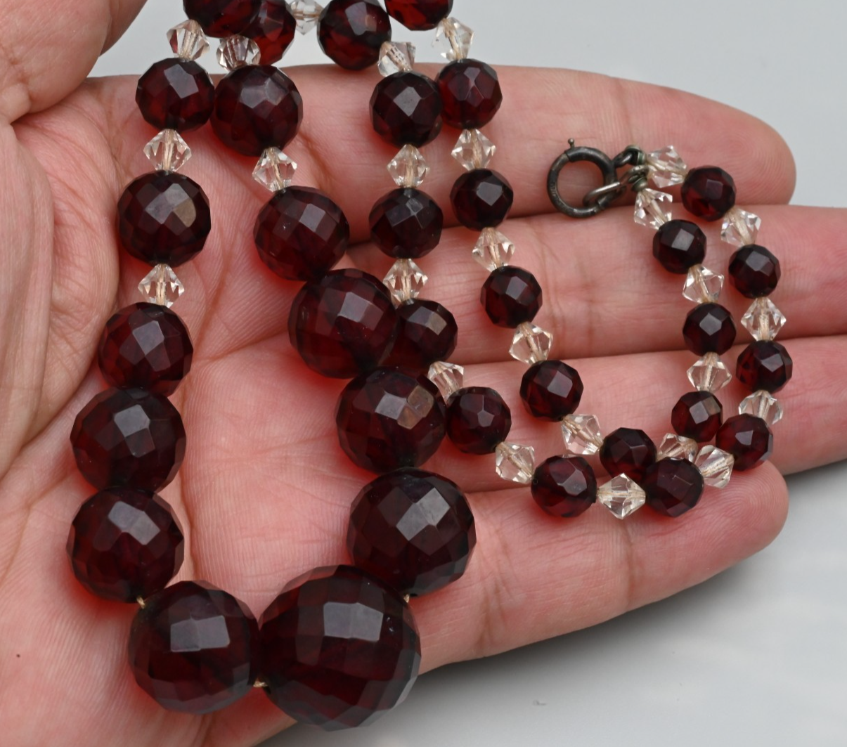 Beautiful Antique / Vintage Art Deco Faceted Cherry Bakelite Necklace3