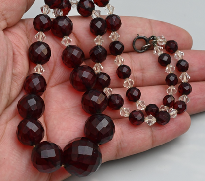 Beautiful Antique / Vintage Art Deco Faceted Cherry Bakelite Necklace3