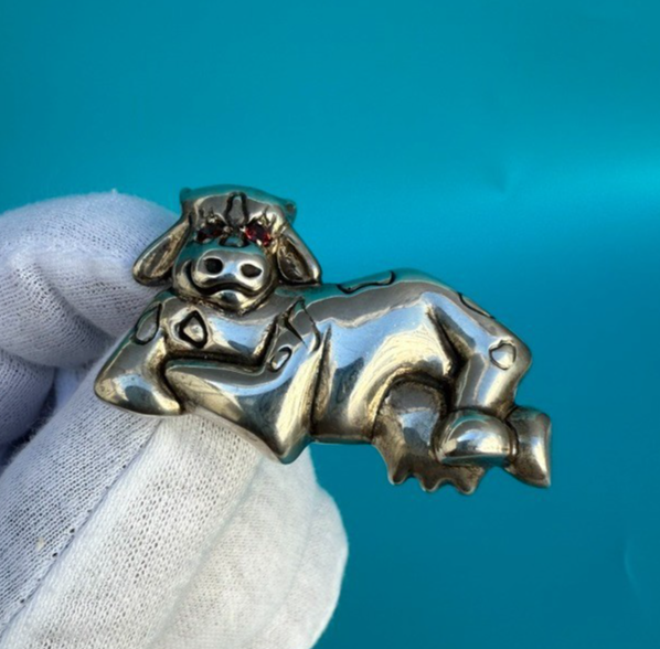 Attractive & Fun Sterling Silver Brooch Pin of Cow with Lab Ruby Eyes4