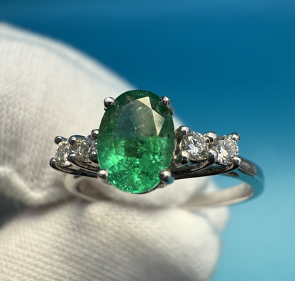 Superb 18K White Gold Ring with Oval Emerald Center Stone and Side Diamonds2