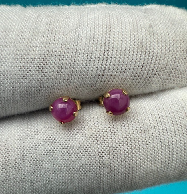 Beautiful Vintage 14k Yellow Gold & Pink Sapphire Stud Earrings0