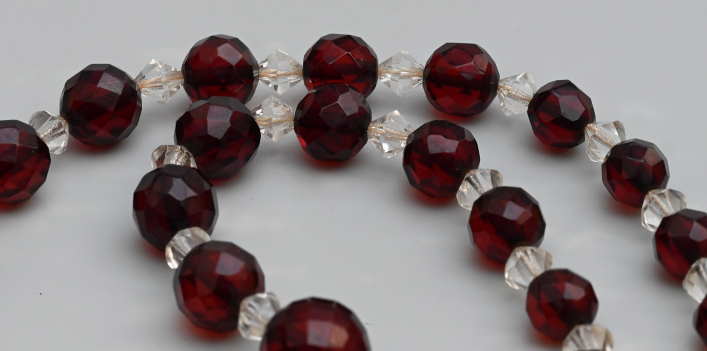 Beautiful Antique / Vintage Art Deco Faceted Cherry Bakelite Necklace2