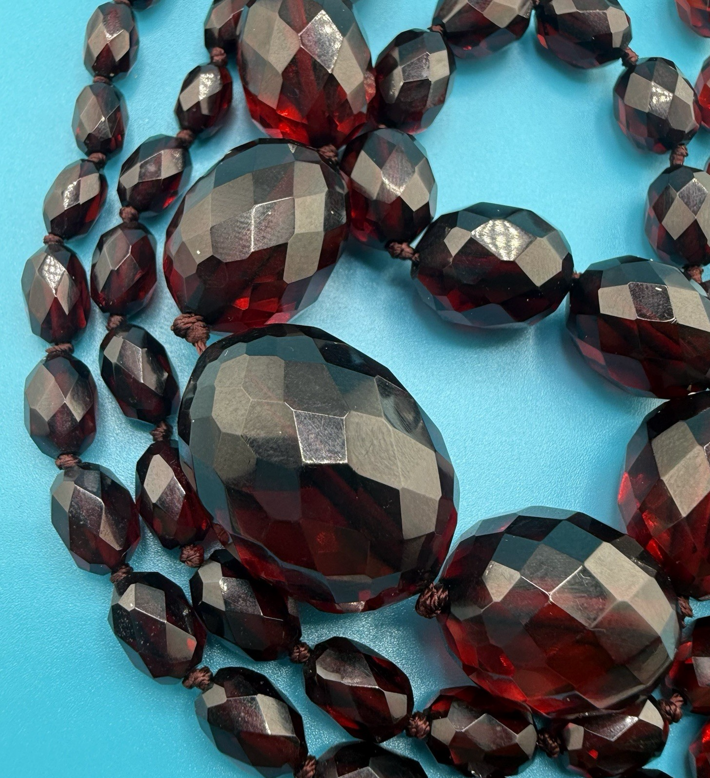 Antique / Vintage Art Deco Faceted Beaded Cherry Bakelite Necklace 57 Gram 14K2
