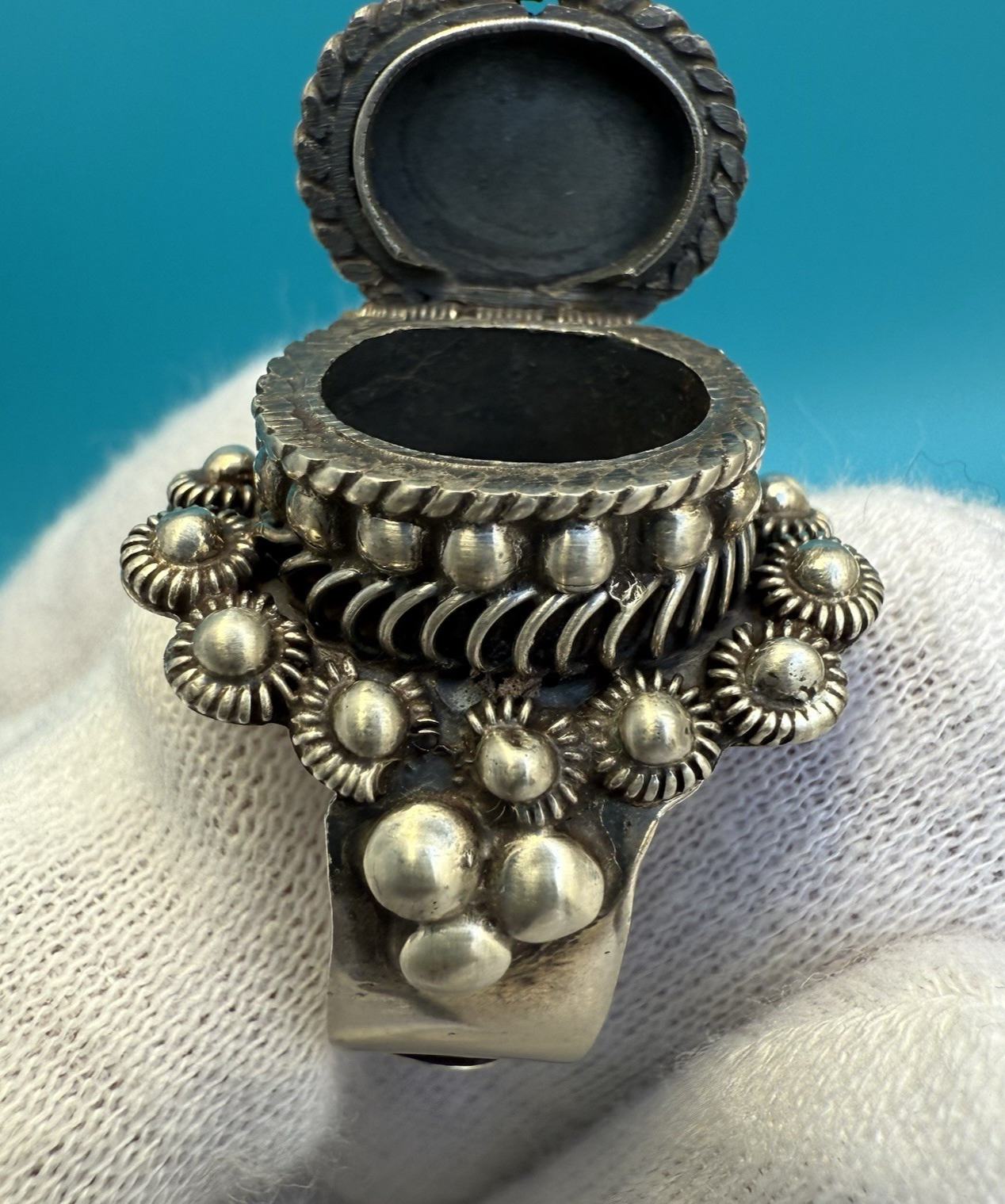 Gorgeous Vintage Taxco Sterling Silver Green Onyx Poison / Locket Ring7