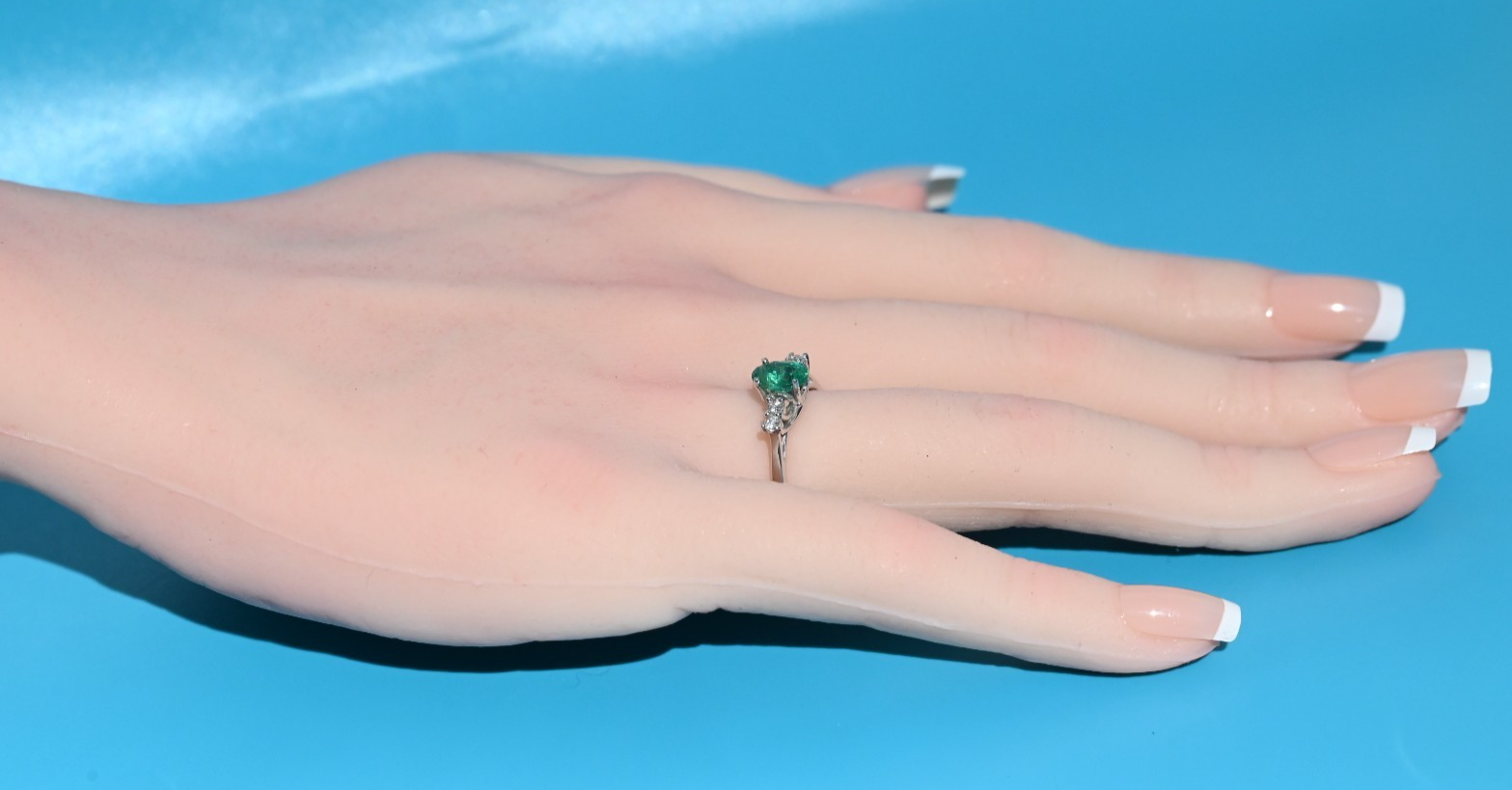 Superb 18K White Gold Ring with Oval Emerald Center Stone and Side Diamonds11
