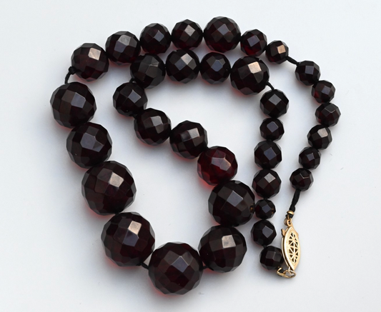 Antique / Vintage Art Deco Faceted Cherry Bakelite Necklace Round Shape Beads0