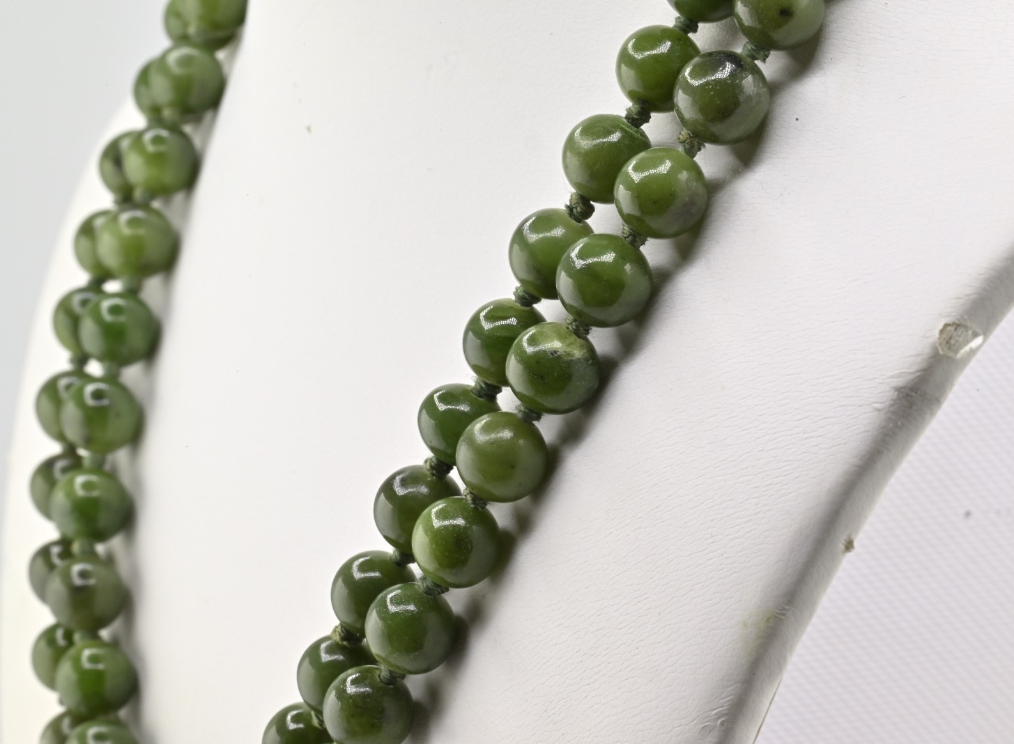 Gorgeous Antique / Vintage Light Spinach Natural Green Jade Beaded Necklace1