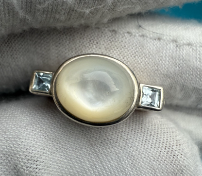 Gorgeous Vintage Signed Judith Ripka Sterling Silver & Mother of Pearl Ring 9