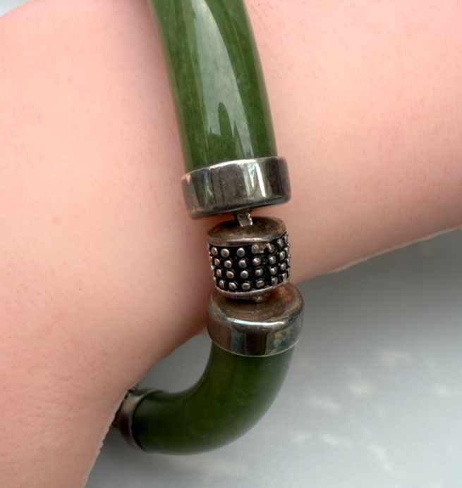 Gorgeous Vintage Chinese Green Jade & Textured Sterling Silver Bracelet3