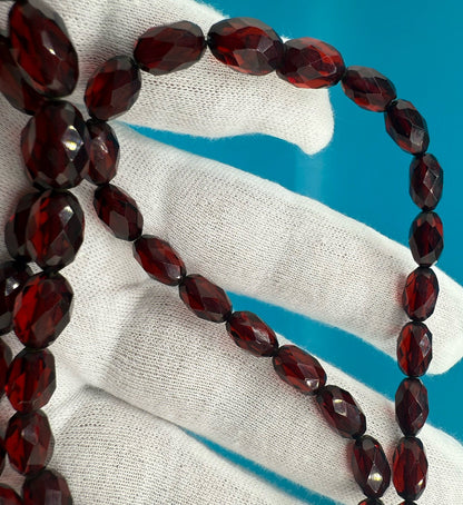 Antique / Vintage Art Deco Faceted Beaded Cherry Bakelite Necklace 44 Gram8