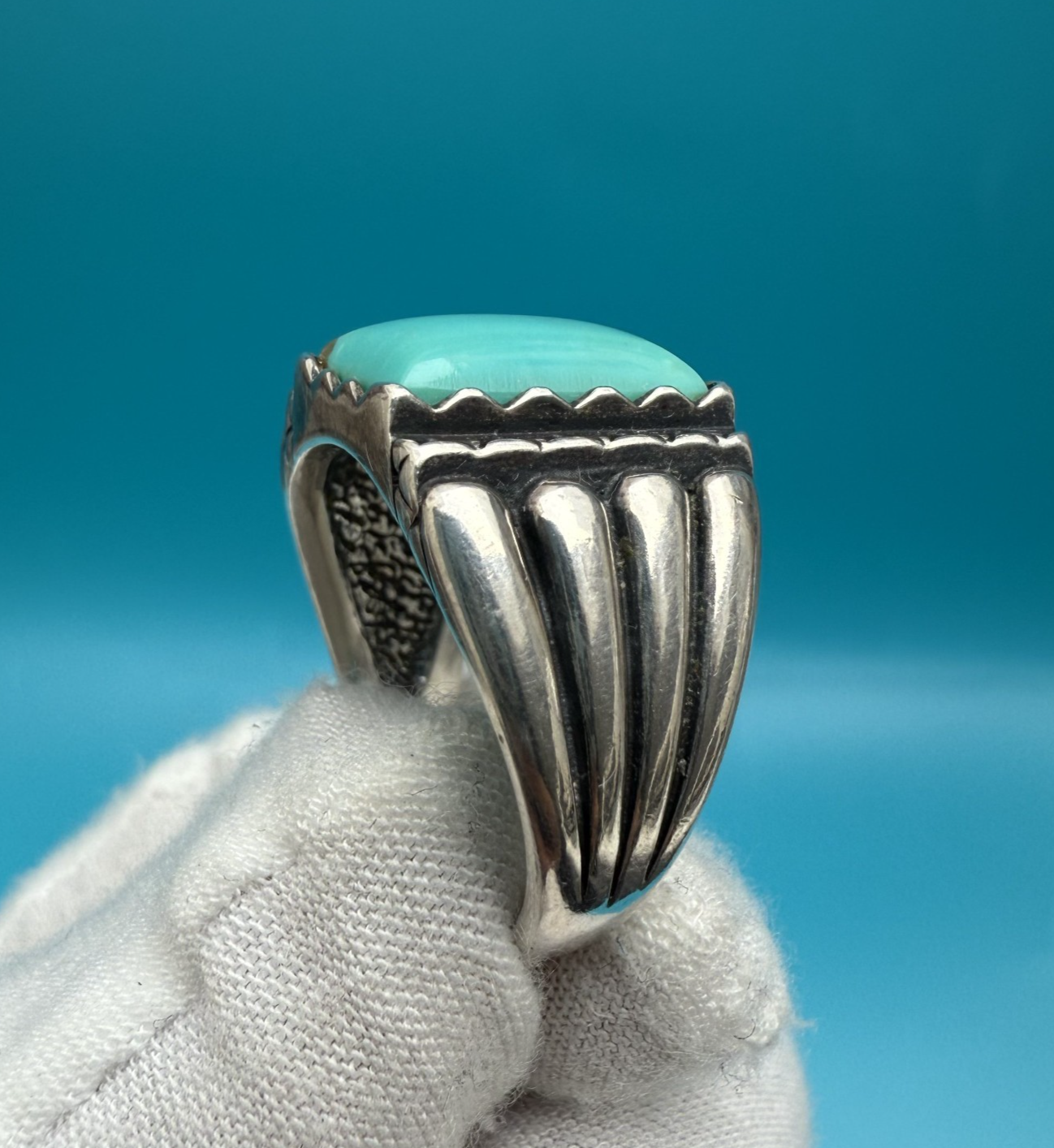 Gorgeous Sterling Silver Ring with Turquoise Gemstone 2