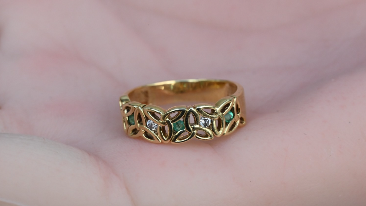 Vintage 10K - 14K Yellow Gold Trinity Knot / Celtic Diamond and Emerald Ring1