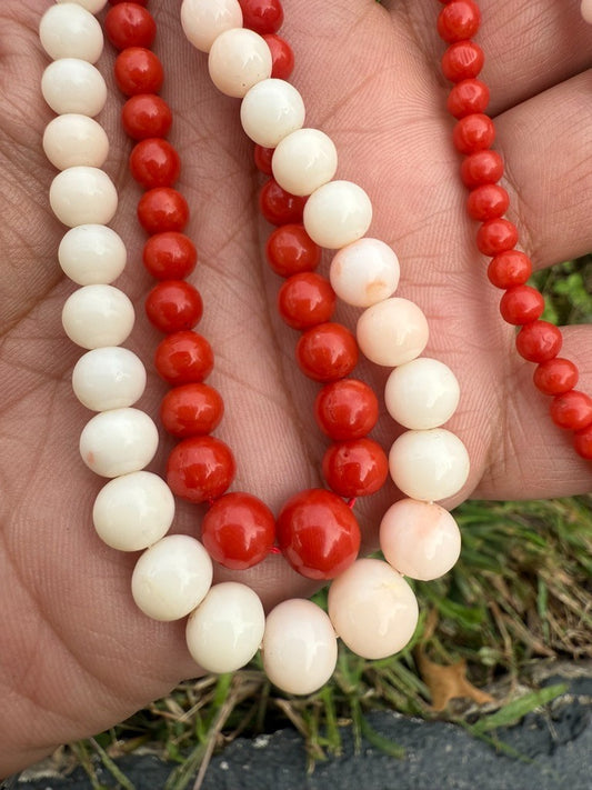 Stunning Vintage Graduated Two Tone Natural Coral Beaded Necklace 14K Gold Clasp1