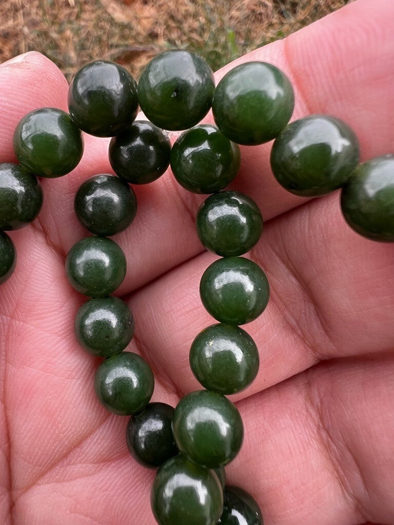 Small Green Antique / Vintage Spinach Natural Nephrite Jade Beaded Necklace4
