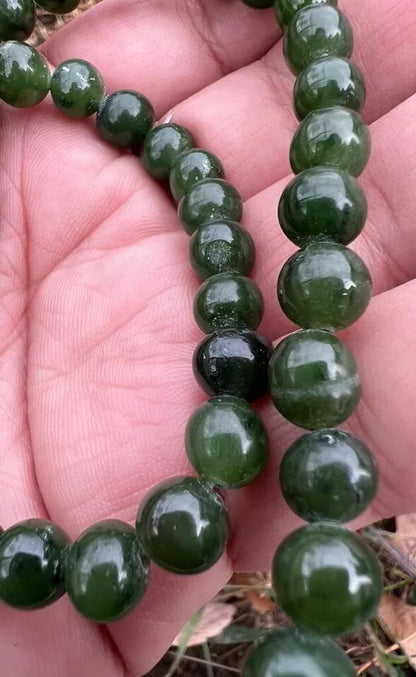Vibrant Green Antique / Vintage Spinach Natural Nephrite Jade Beaded Necklace5