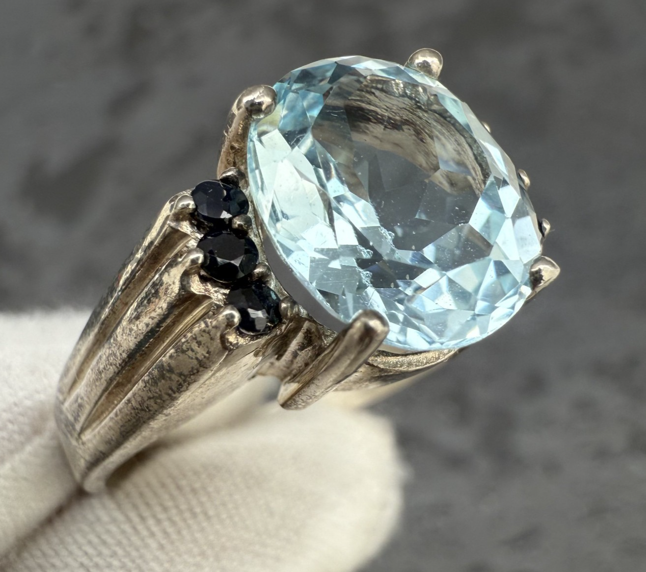 Stunning Sterling Silver Ring with Large Blue Topaz Gemstone3