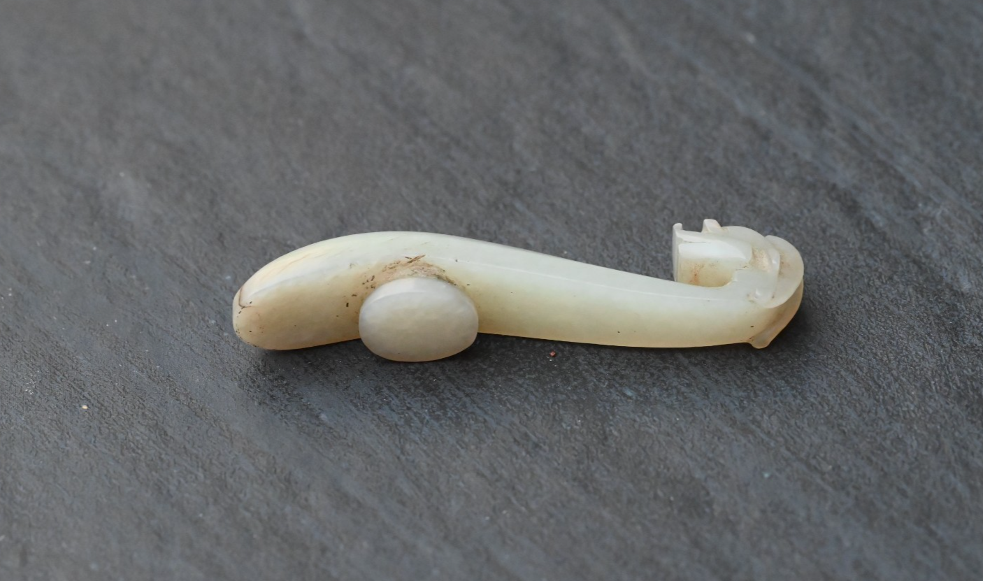Early 20th Century Antique Carved Chinese White Celadon Jade Dragon Belt Hook3