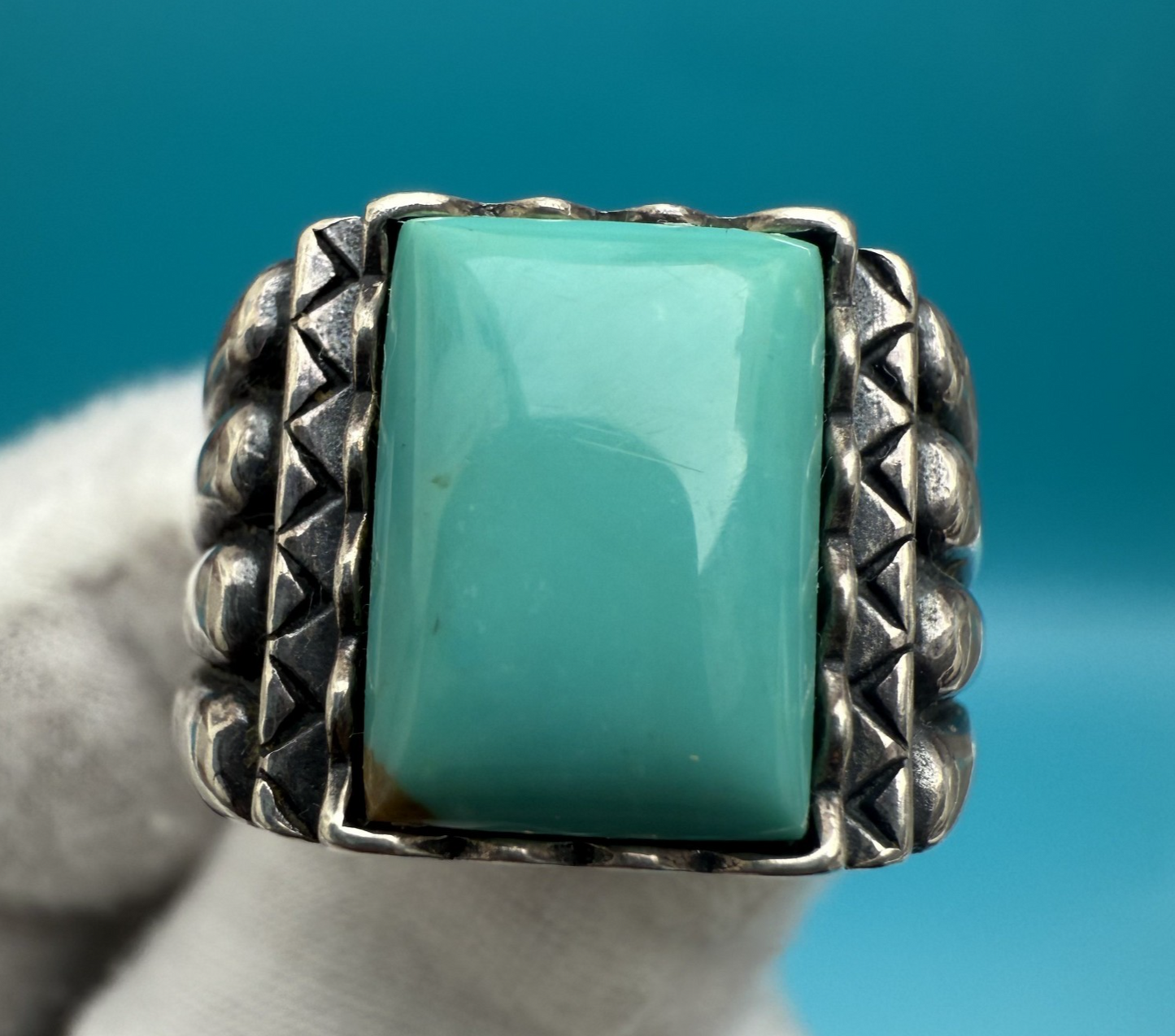 Gorgeous Sterling Silver Ring with Turquoise Gemstone 0