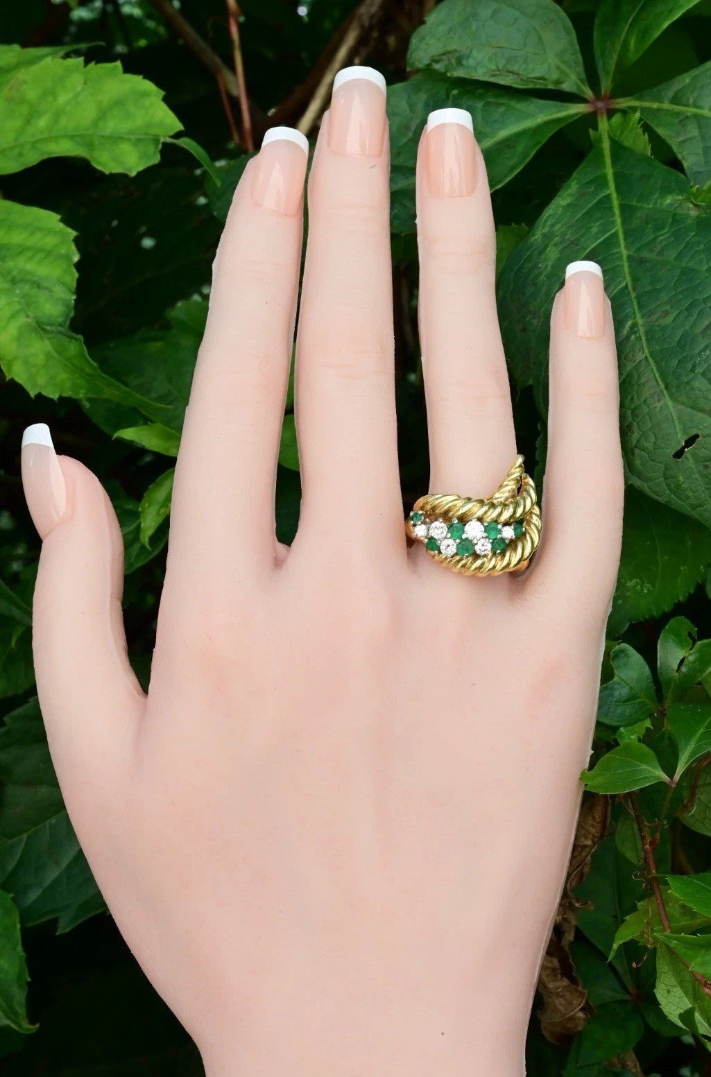 Gorgeous Vintage Designer Diamond & Emerald 18k Yellow Gold Ring5