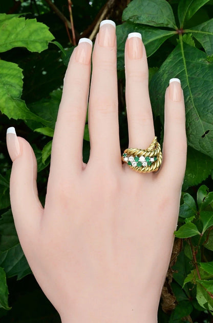 Gorgeous Vintage Designer Diamond & Emerald 18k Yellow Gold Ring5