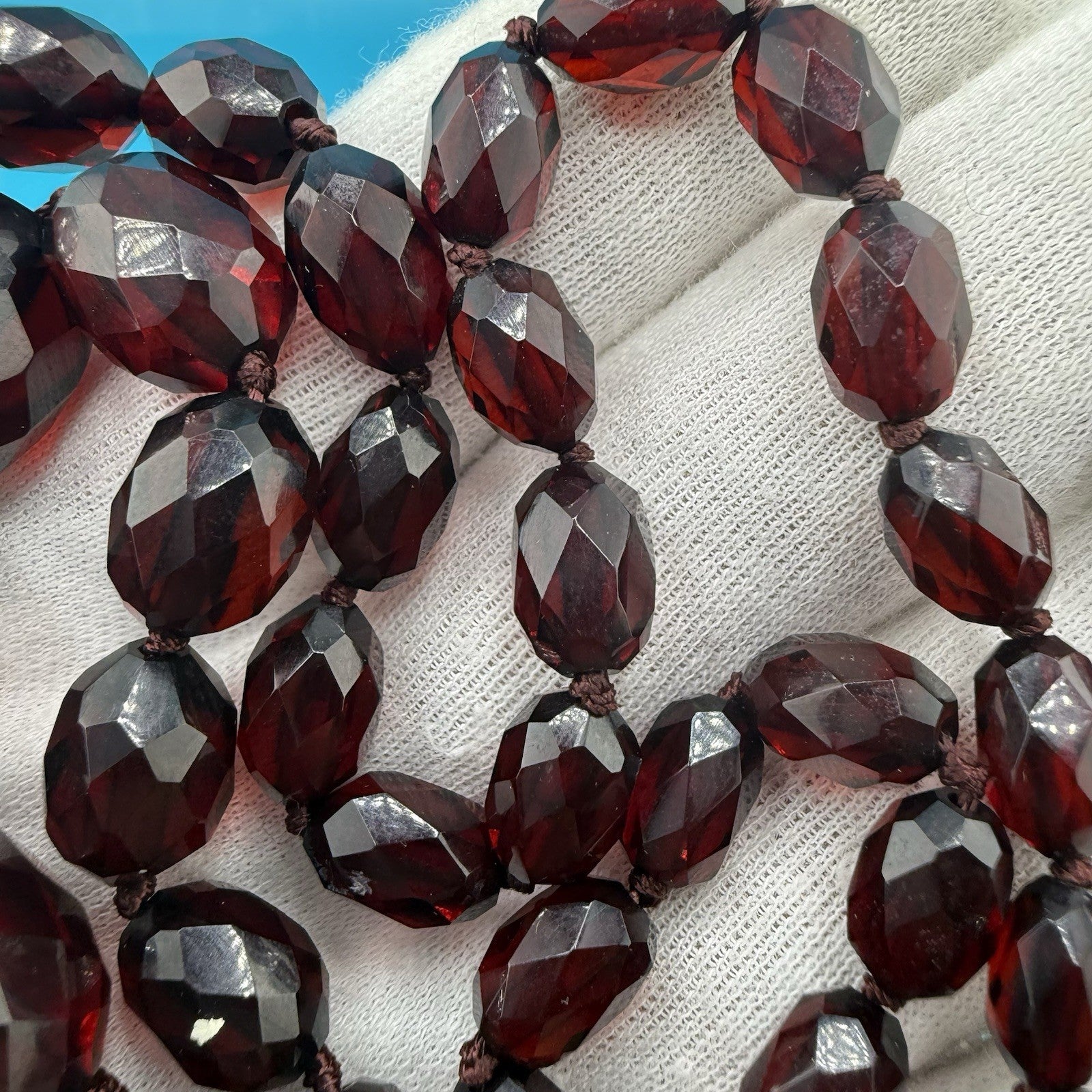 Antique / Vintage Art Deco Faceted Beaded Cherry Bakelite Necklace 57 Gram 14K10