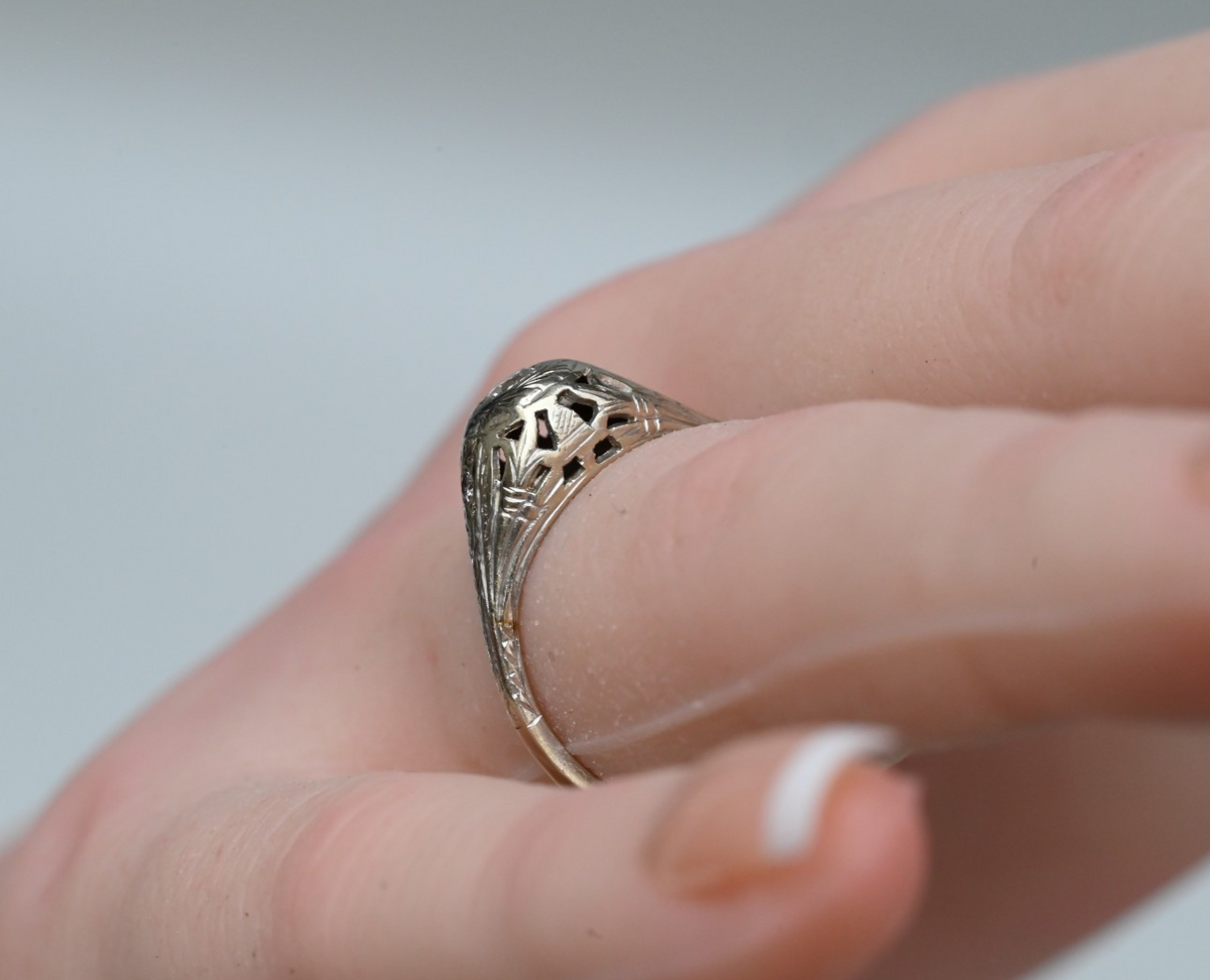 Lovely Art Deco era Ring with Intricate Filigree Work & Antique Cut Diamonds2