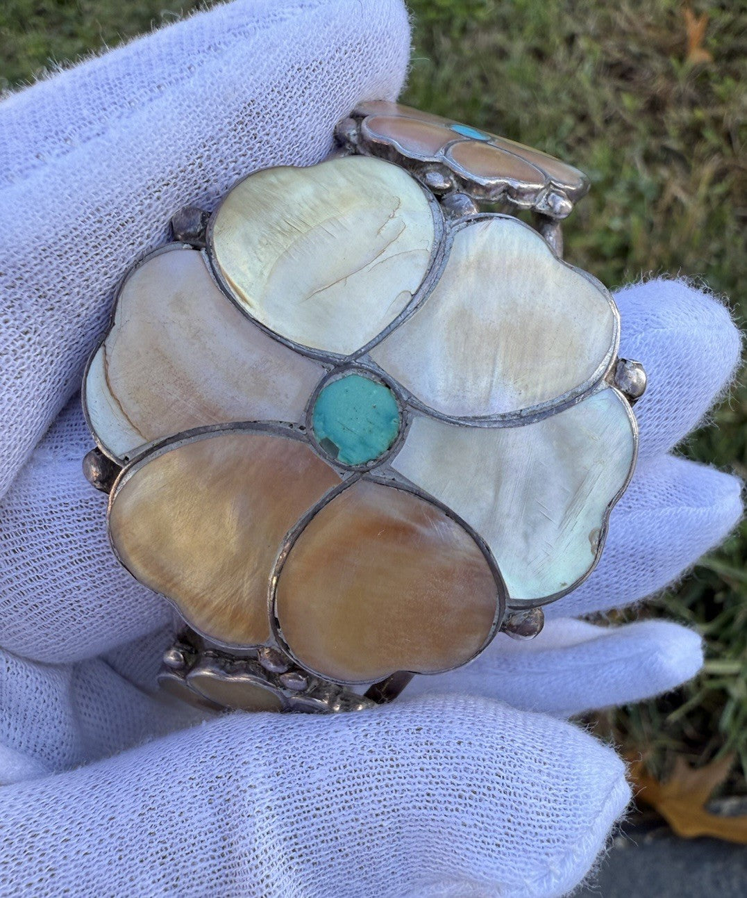 Lovely Zuni Native American Sterling Silver Cuff Bracelet w/ Mother of Pearl3