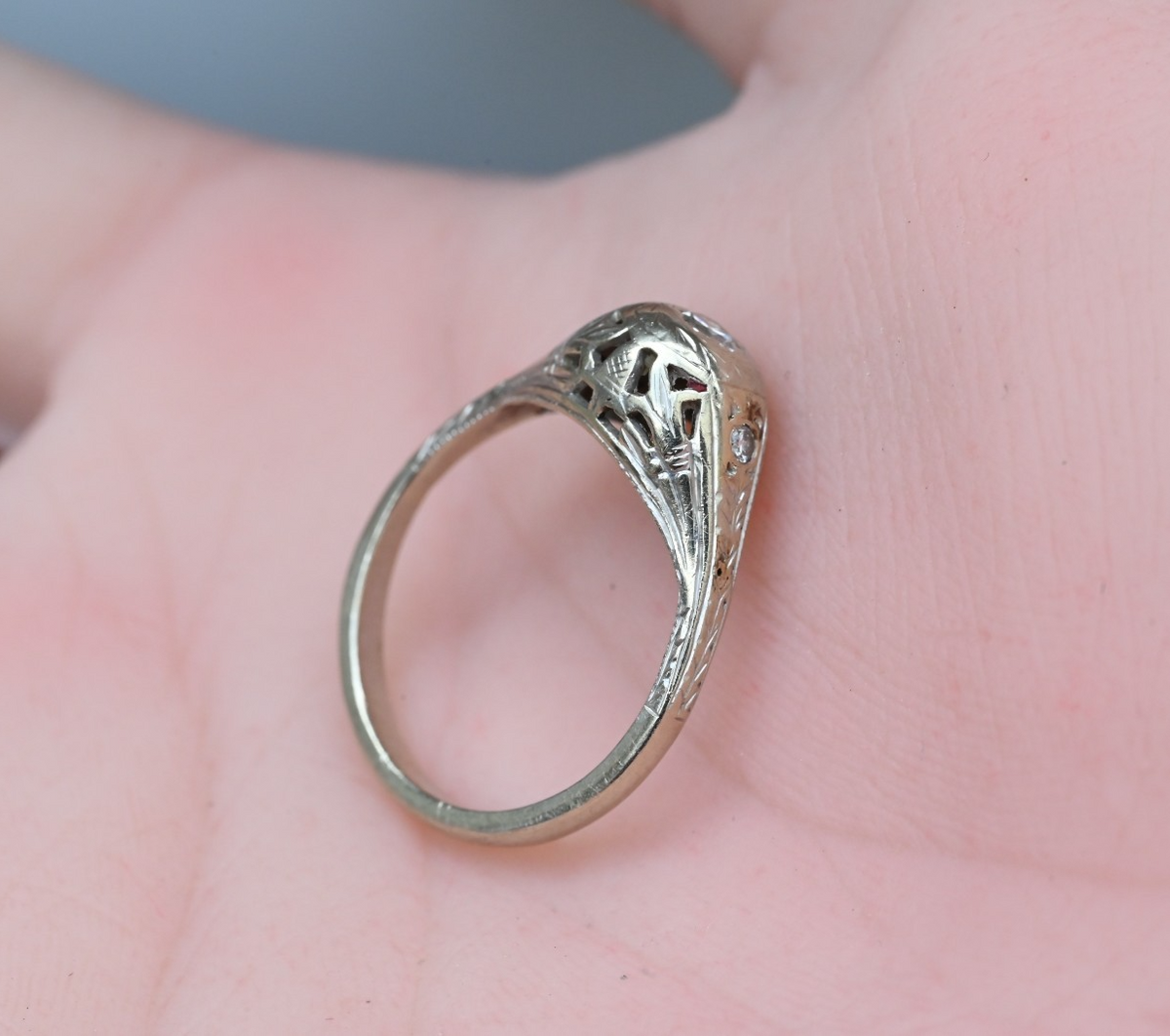 Lovely Art Deco era Ring with Intricate Filigree Work & Antique Cut Diamonds9