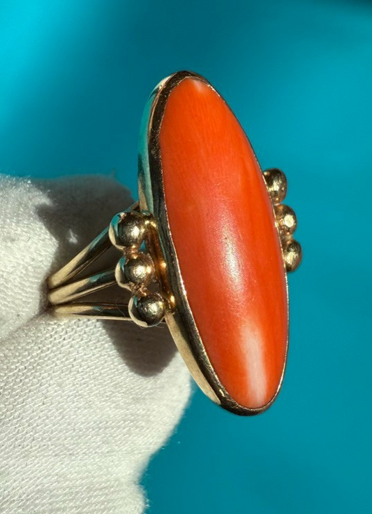 Wonderful Vintage 14k Yellow Gold Ring W/ Natural Red Coral Signed By Artist1