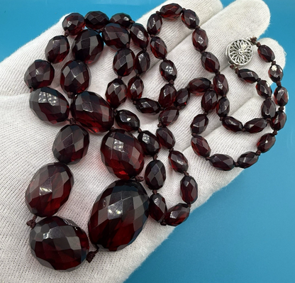 Antique / Vintage Art Deco Faceted Beaded Cherry Bakelite Necklace 57 Gram 14K6