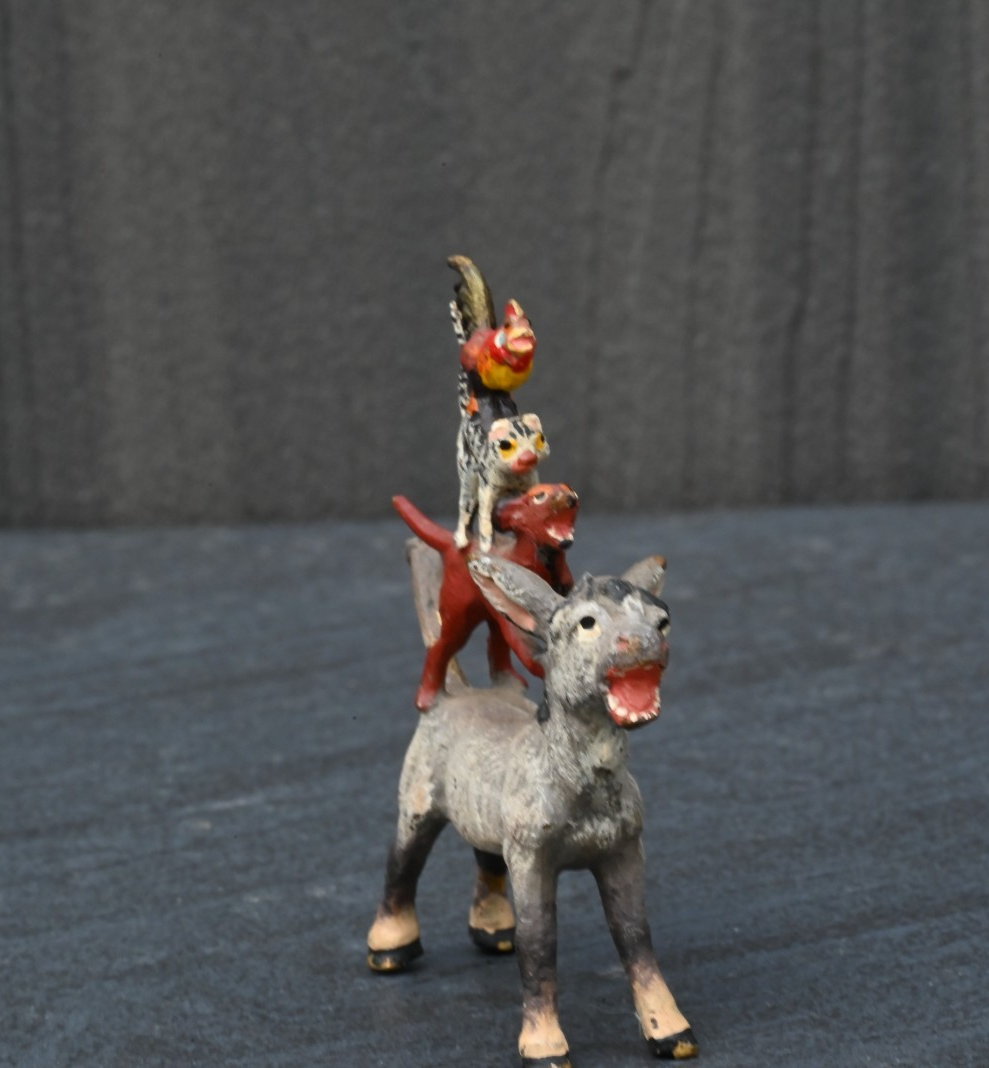 Cute Vintage Austrian Vienna Bronze Figural Group "Musicians of Bremen"3