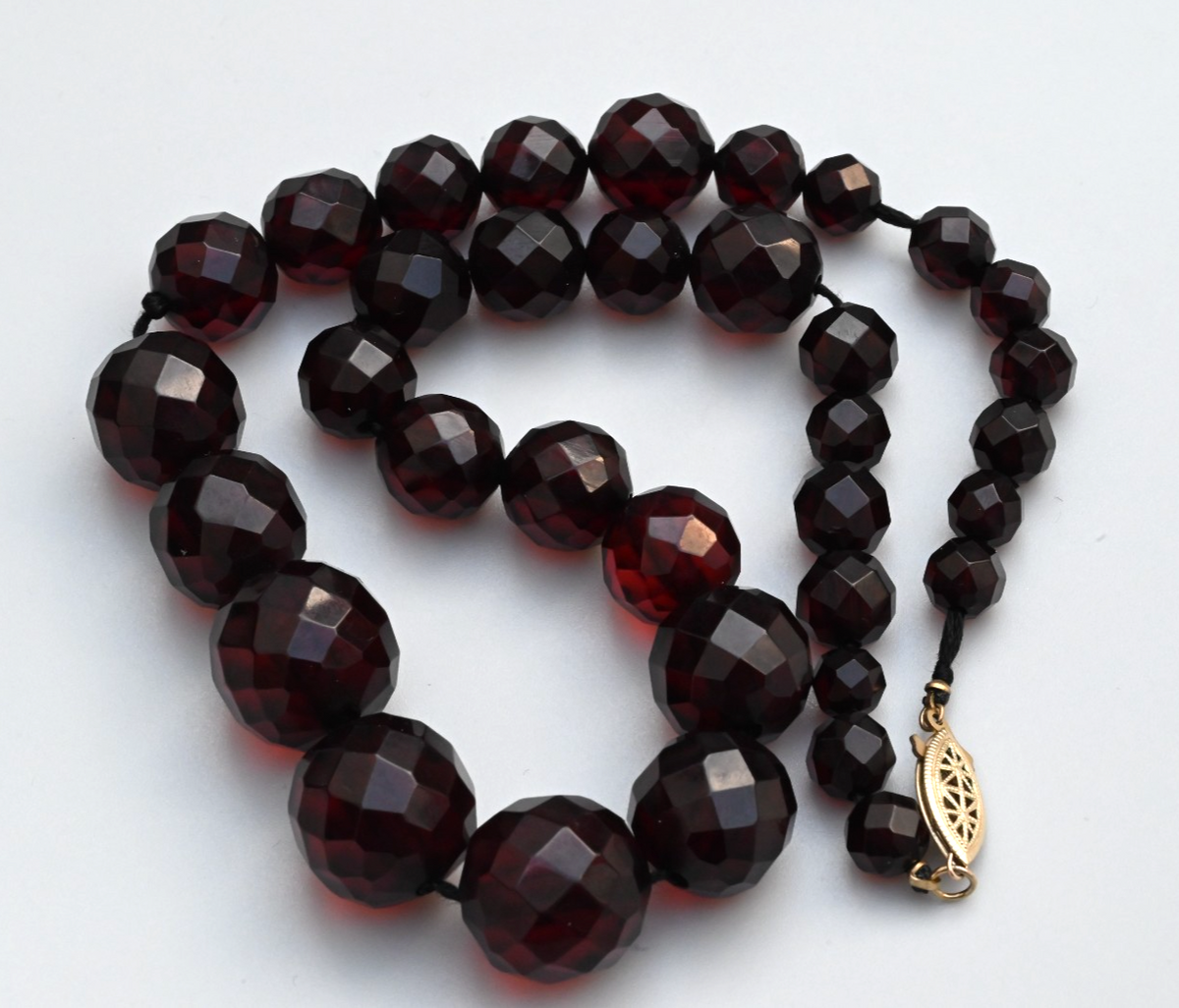 Antique / Vintage Art Deco Faceted Cherry Bakelite Necklace Round Shape Beads2
