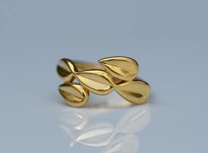 Simple yet Elegant Designer Robert Lee Morris 18K Yellow Gold Dart Motif Ring0