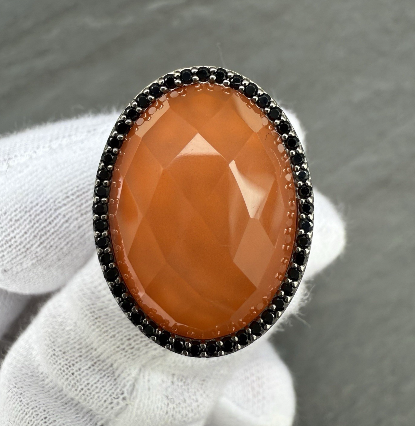 Stunning Faceted Carnelian Cabochon Gemstone Ring in 18K Gold by Roberto Coin1