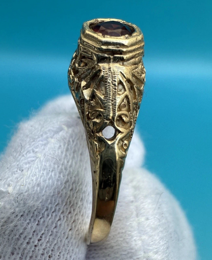 Super Attractive Antique Filigree 14k Yellow Gold Ring w/ Red Gem 3